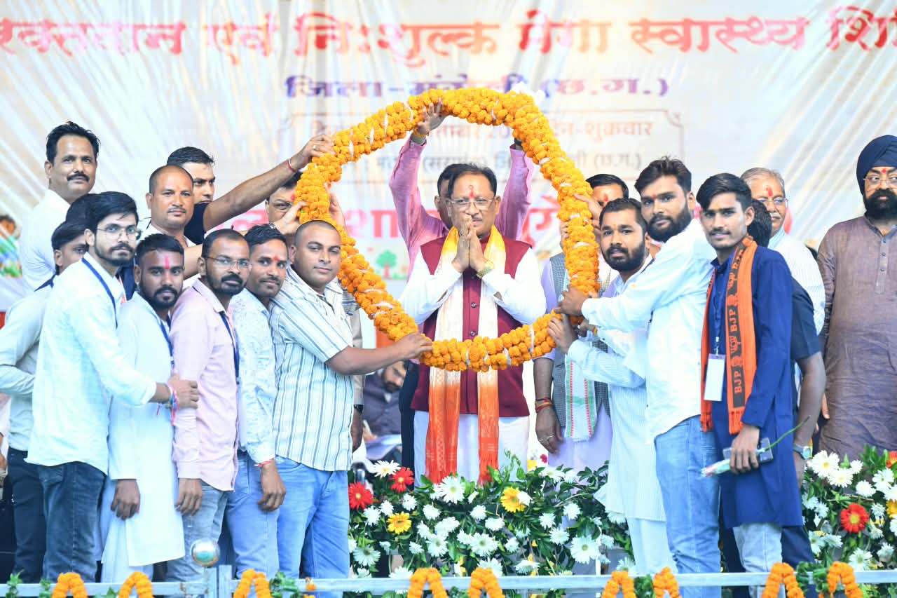 रक्तदान को मानवता की बड़ी सेवा बताते हुए मुख्यमंत्री साय ने सेवाभावियों का किया अभिनंदन