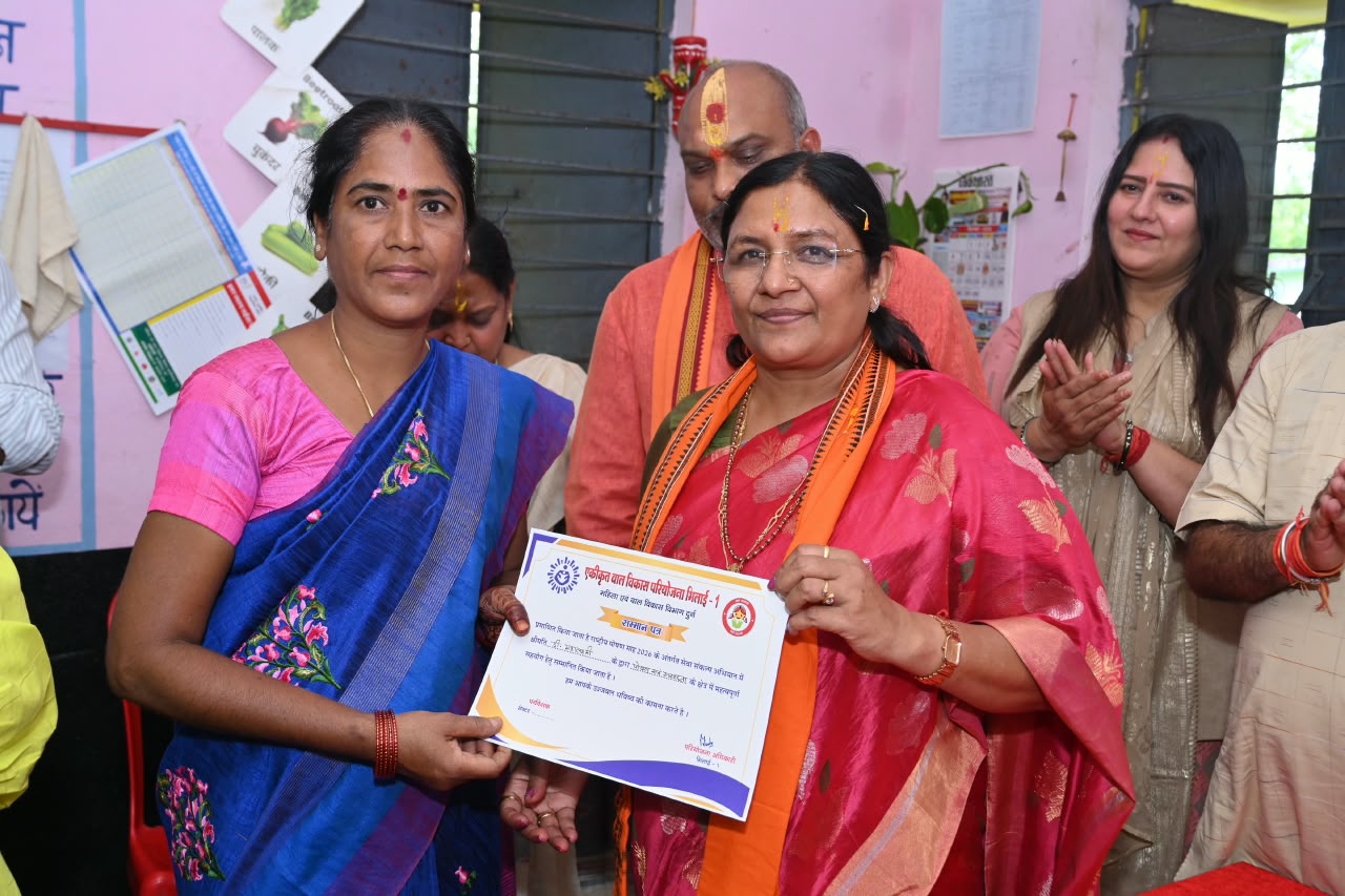 मितानिन शकुन्तला सहित आंगनबाड़ी सहयोगियों को मिला सम्मान