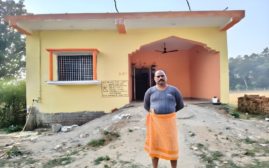 पक्के मकान के साथ जशपुर के परिवारों को मिल रहीं बुनियादी सुविधाएं