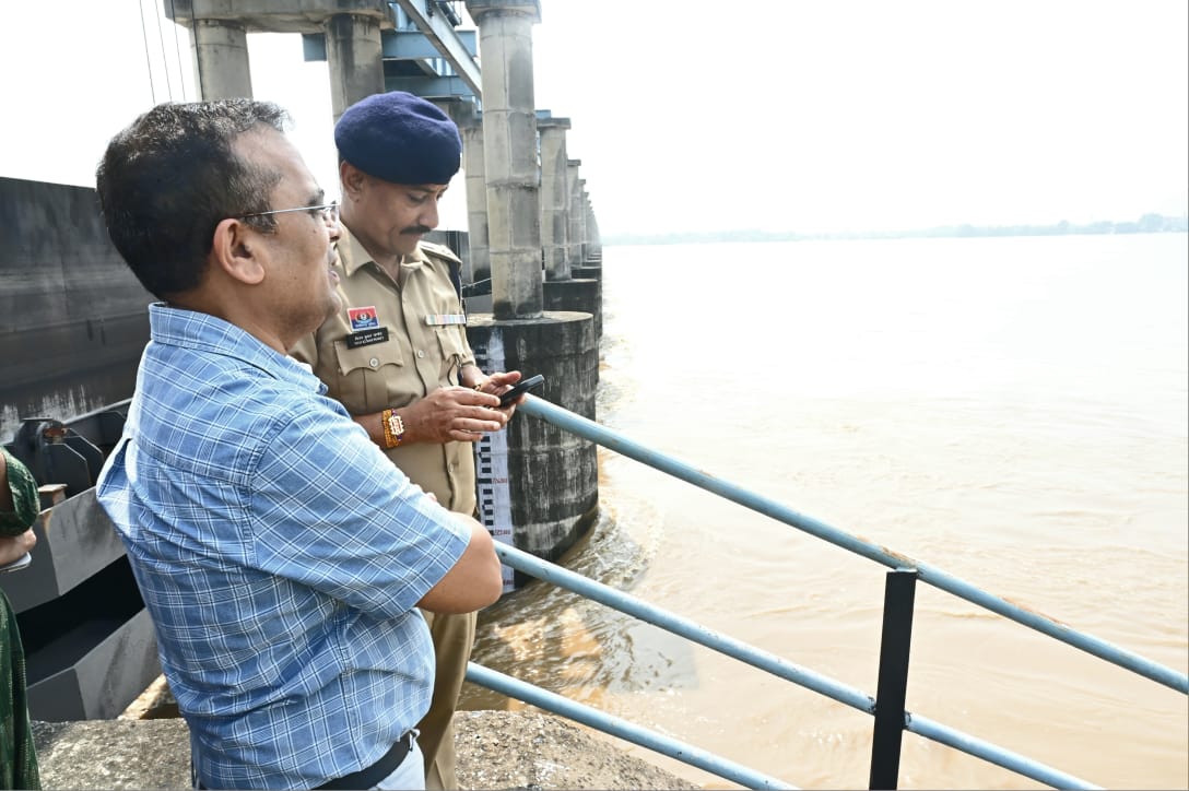 जलभराव प्रभावित क्षेत्रों में स्वास्थ्य टीमें सक्रिय, नागरिकों की नियमित जांच