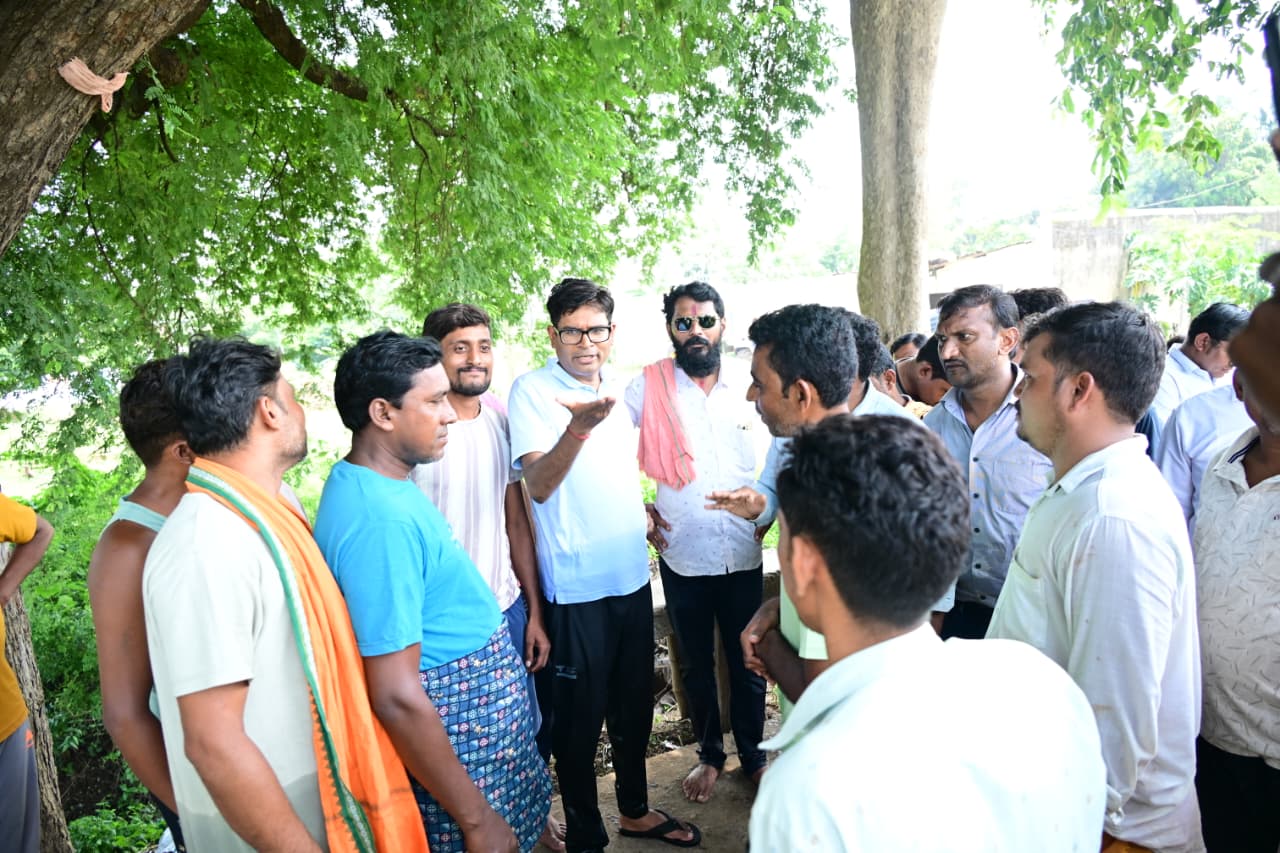महानदी का जलस्तर बढ़ने से बाढ़ प्रभावित गांवों का वित्त मंत्री ने लिया जायजा