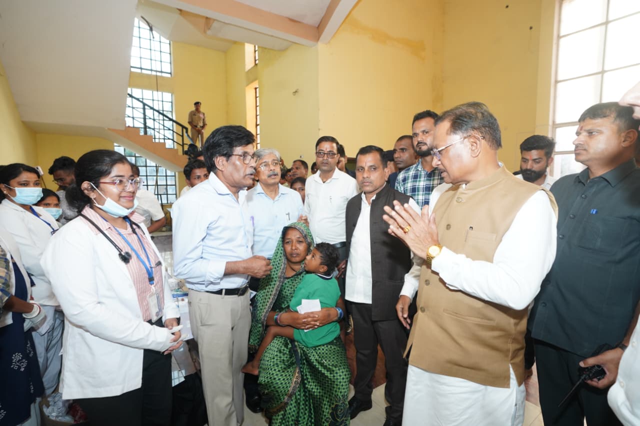 बाढ़ प्रभावितों तक समय पर पहुंचे भोजन, पेयजल और दवाइयां: मुख्यमंत्री साय
