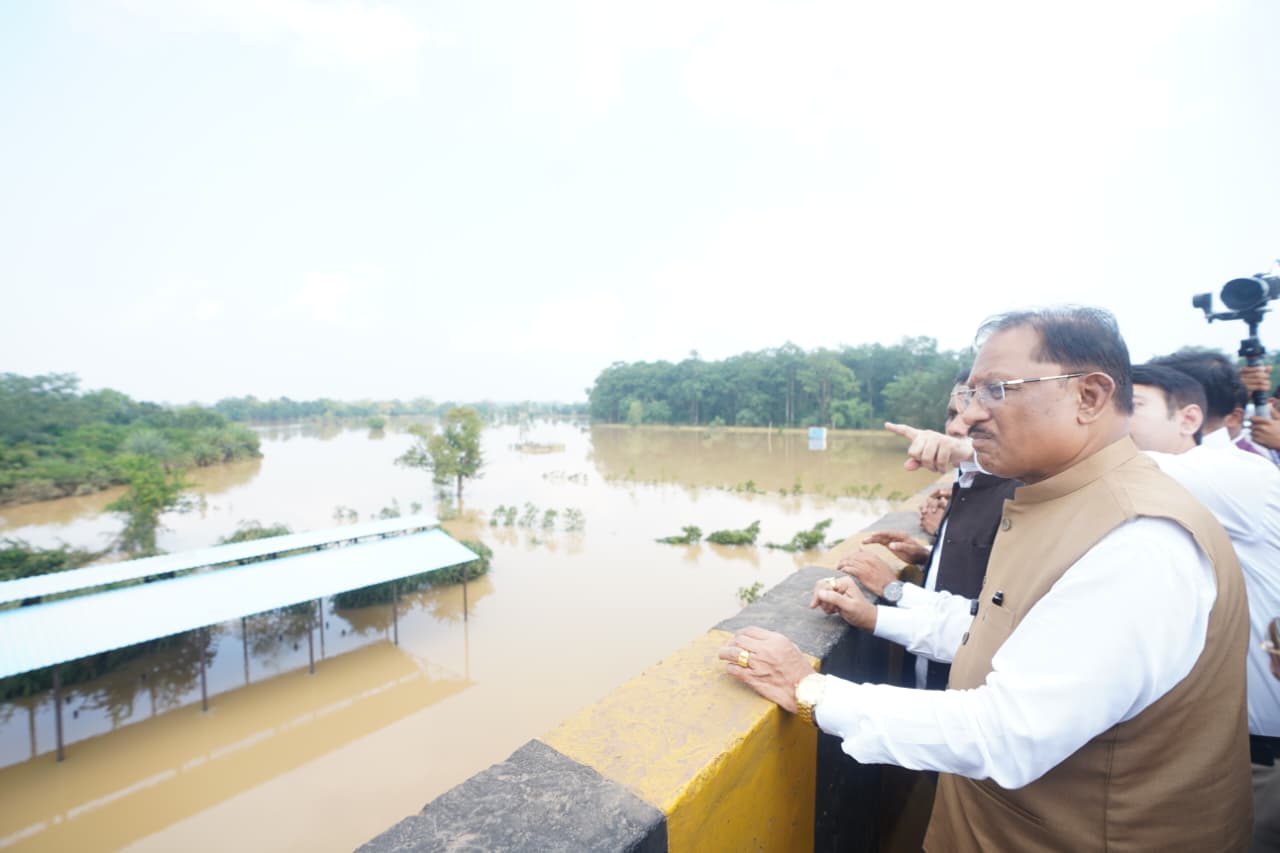 बाढ़ प्रभावितों तक समय पर पहुंचे भोजन, पेयजल और दवाइयां: मुख्यमंत्री साय