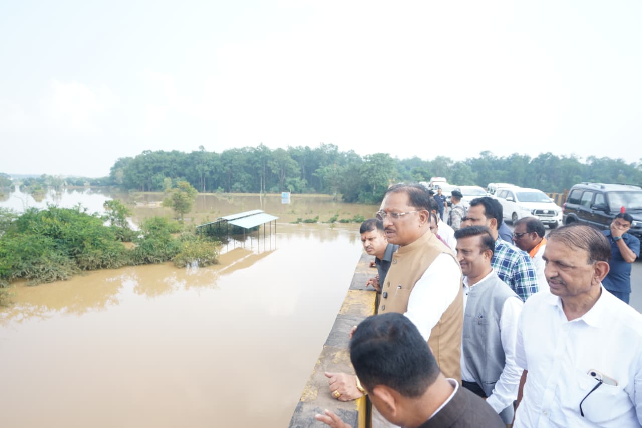 बाढ़ प्रभावितों तक समय पर पहुंचे भोजन, पेयजल और दवाइयां: मुख्यमंत्री साय