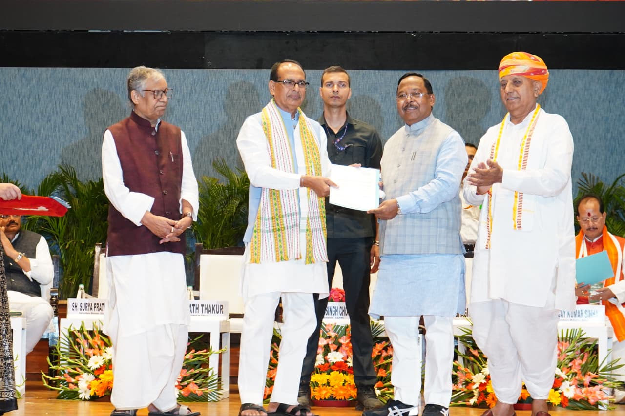 कृषि मंत्री रामविचार नेताम की केंद्रीय कृषि मंत्री शिवराज सिंह चौहान से मुलाकात