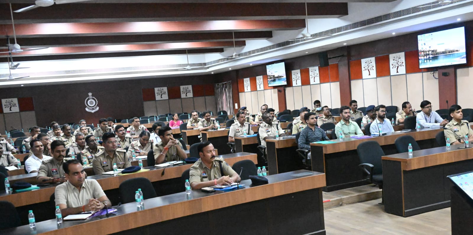 नारकोटिक्स मामलों में आरोपियों के साथ वित्तीय नेटवर्क की जांच पर जोर