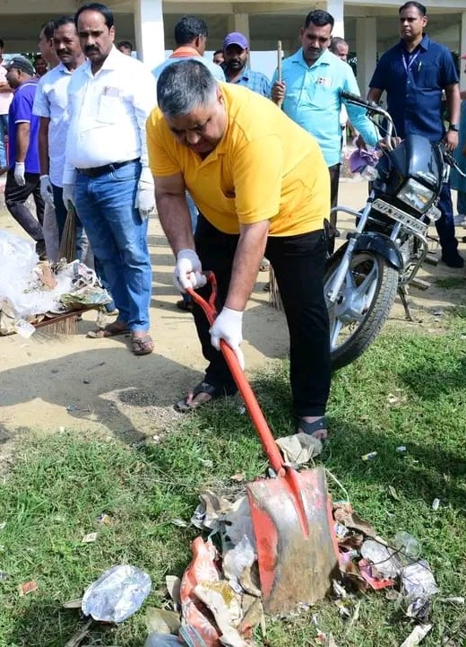 ग्राम तराजू में सामूहिक श्रमदान से दिया स्वच्छता का संदेश