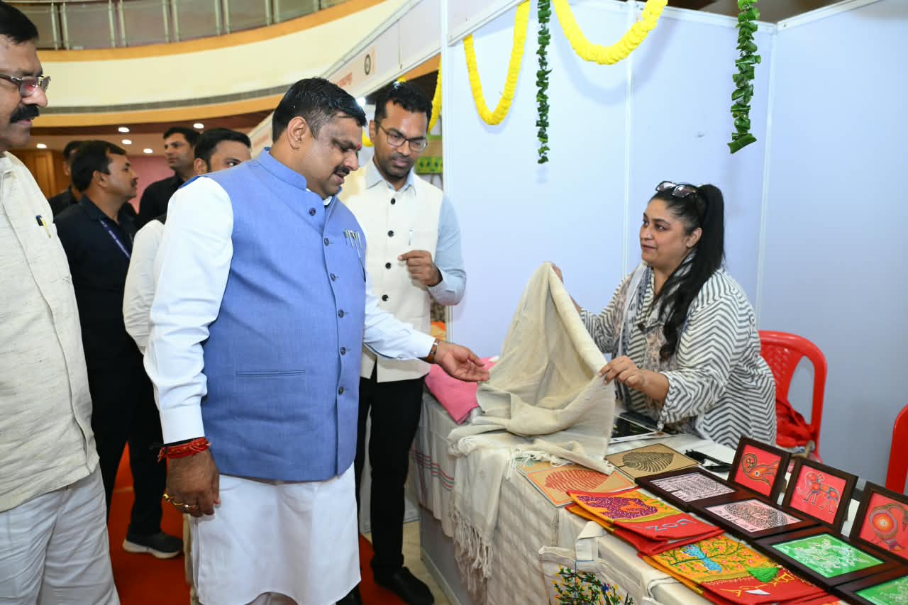 नक्सल प्रभावित कच्चापाल में लोकतंत्र की नई तस्वीर, ग्राम सभा में उमड़े ग्रामीण
