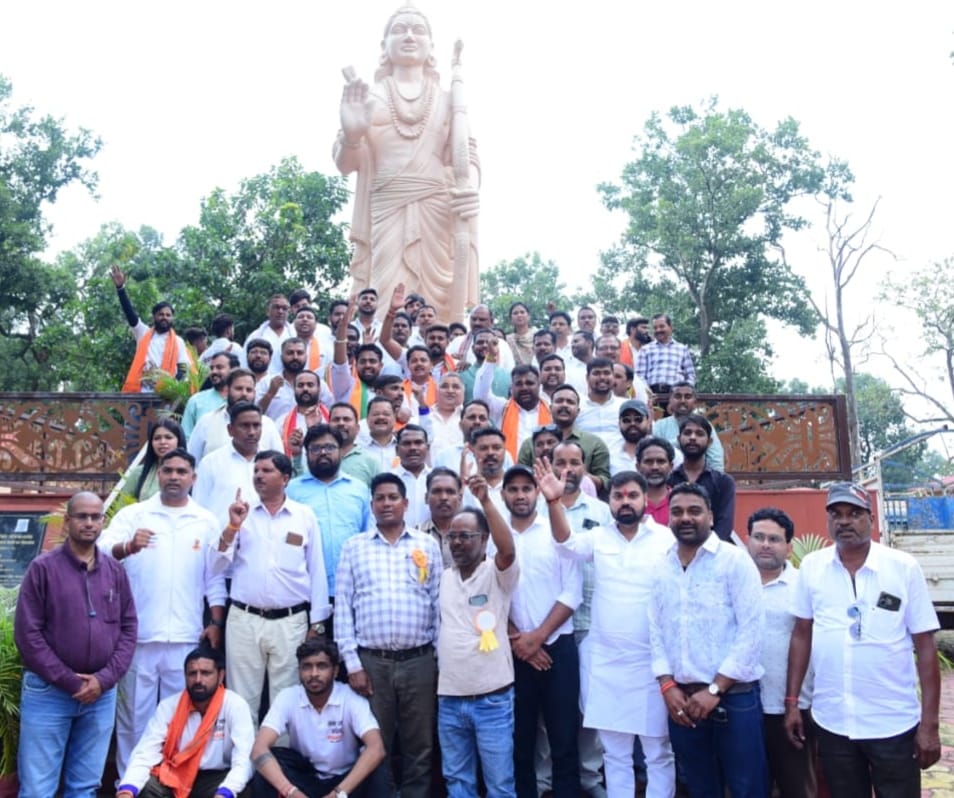 रामगढ़ के श्रीराम मंदिर में मंत्री राजेश अग्रवाल ने की पूजा-अर्चना