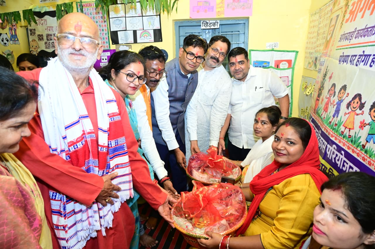 उत्कृष्ट कार्य करने वाली आंगनबाड़ी कार्यकर्ताओं और मितानिनों को मिला सम्मान