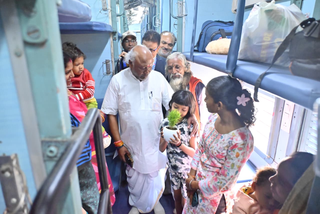 जनप्रतिनिधियों की मांग पर रेलवे ने बढ़ाई अम्बिकापुर-दिल्ली ट्रेन की आवृत्ति