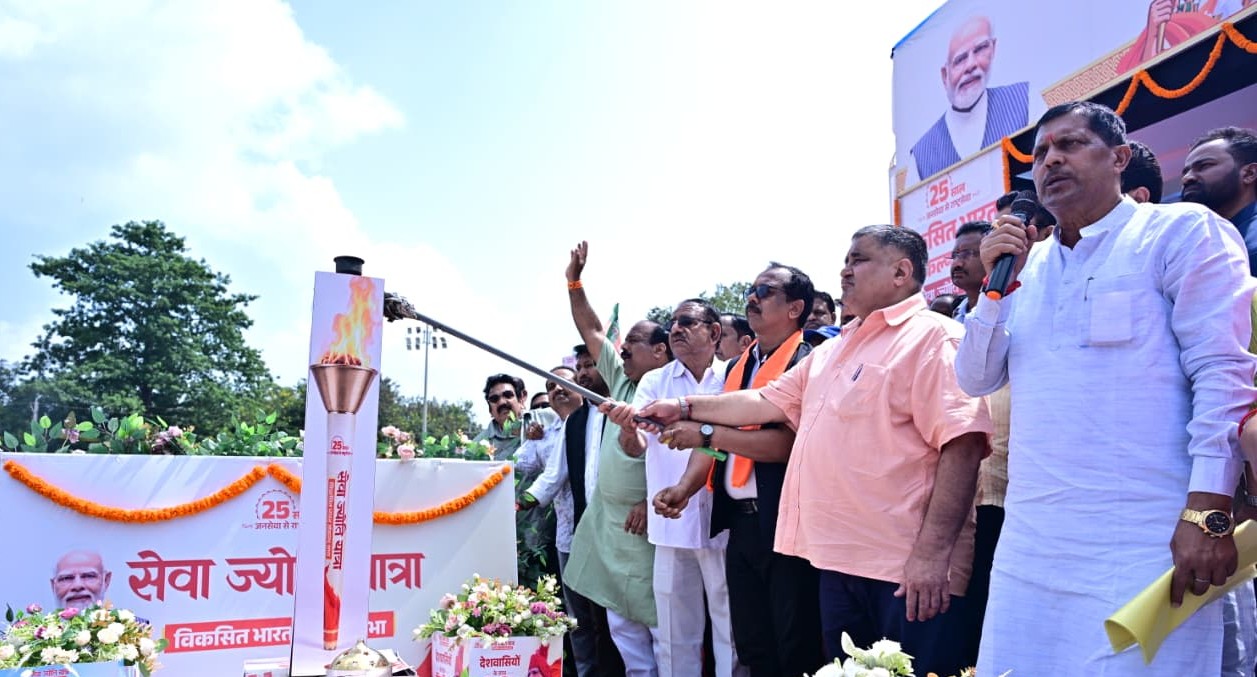 जनसेवा से राष्ट्रसेवा के 25 वर्ष, जशपुर में सेवा ज्योति यात्रा के जरिए मनाया गया अवसर