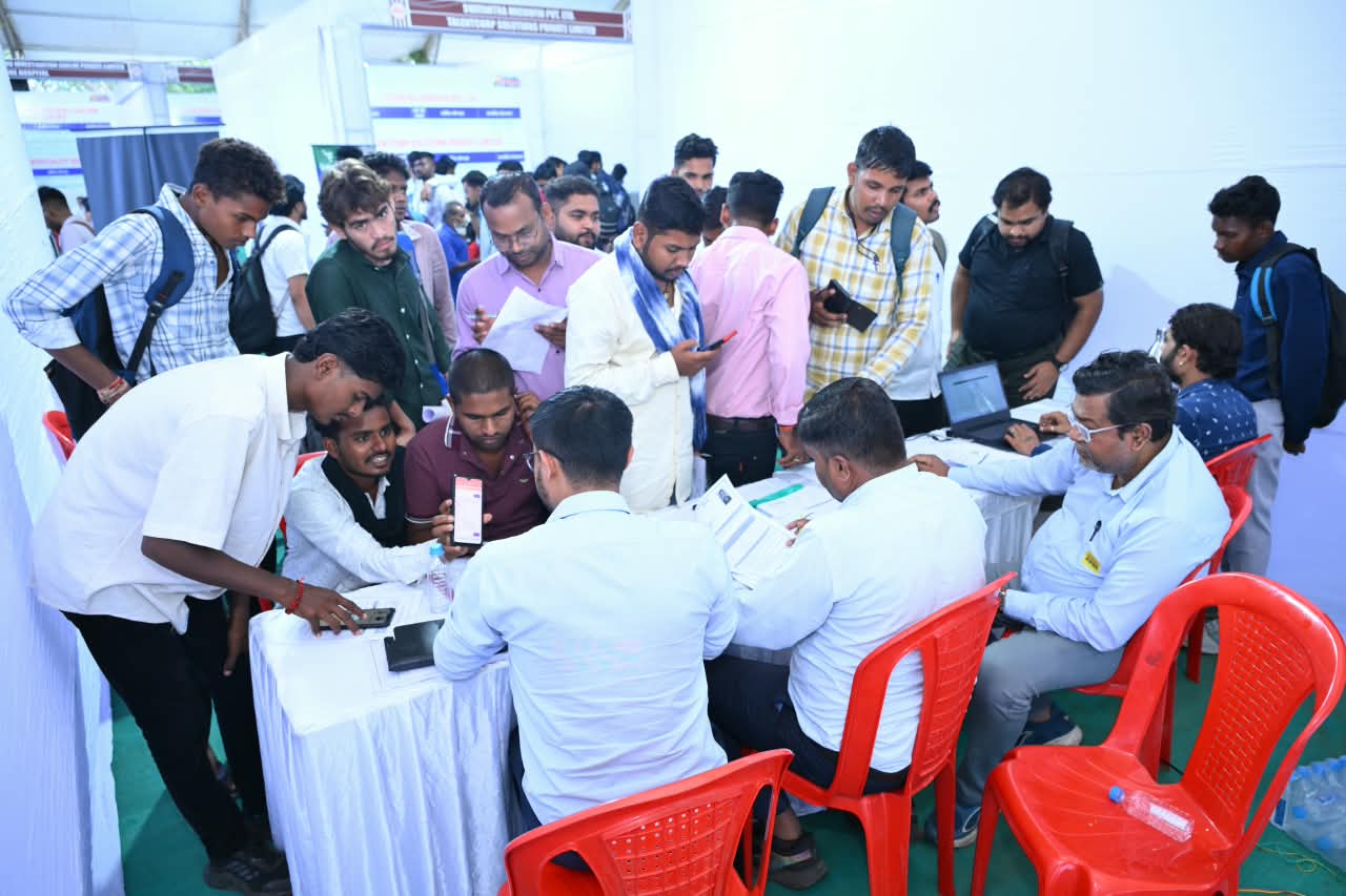 राज्य स्तरीय रोजगार मेले के पहले दिन 5,018 युवाओं ने कराया पंजीयन