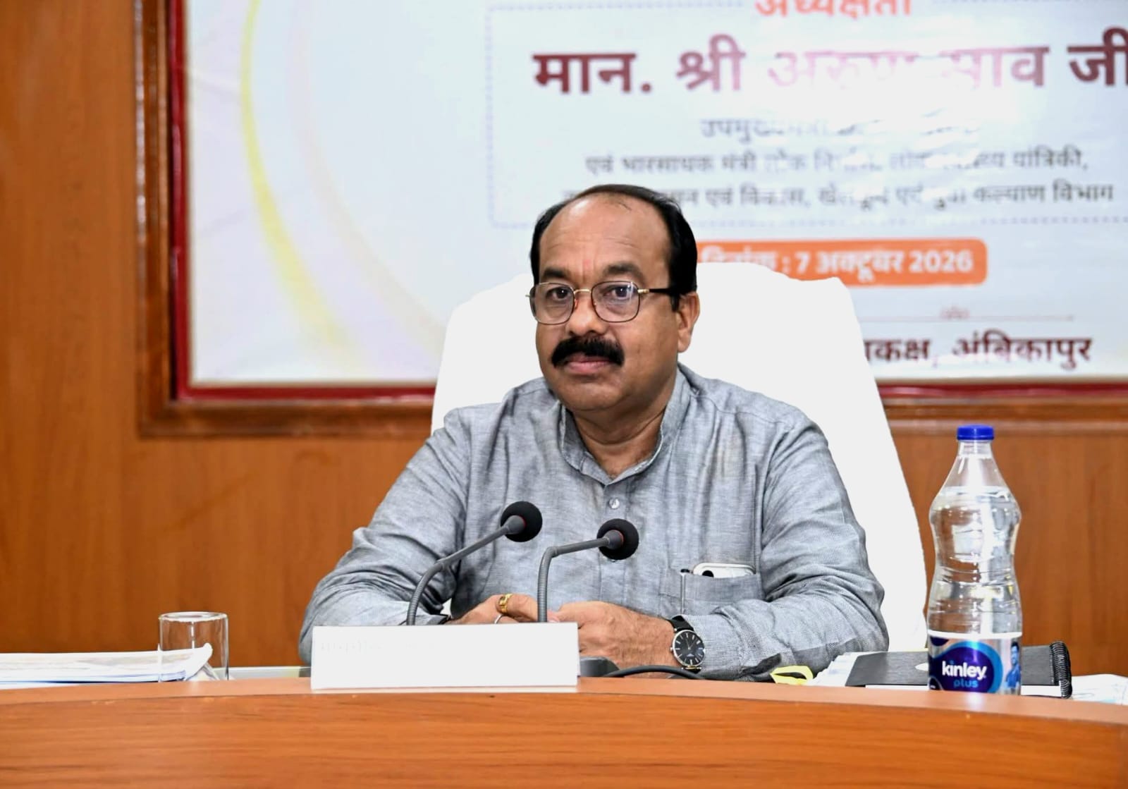 मुख्यमंत्री नगरोत्थान योजना और स्वच्छ भारत मिशन सहित योजनाओं की समीक्षा