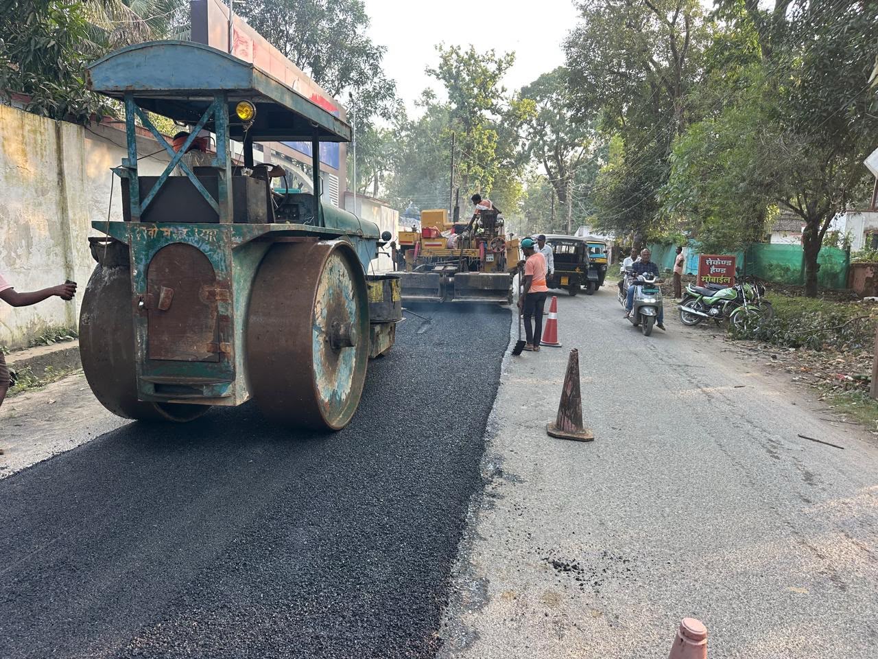 सड़कों को गड्ढामुक्त बनाने एक्शन में पीडब्ल्यूडी, अंबिकापुर में मरम्मत अभियान तेज