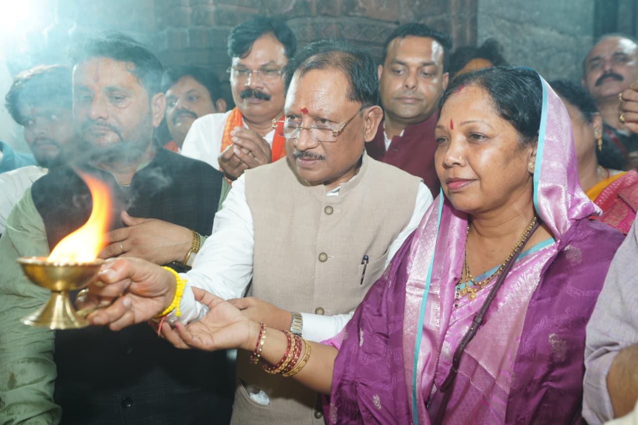 मुख्यमंत्री विष्णु देव साय ने शिवरीनारायण में भगवान नर-नारायण के किए दर्शन