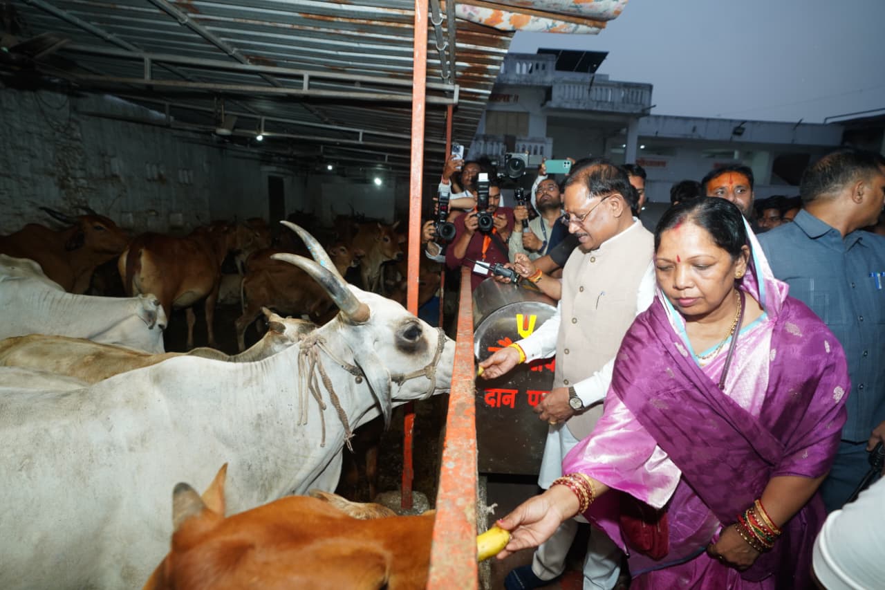 मुख्यमंत्री विष्णु देव साय ने शिवरीनारायण में धार्मिक स्थलों पर की पूजा-अर्चना