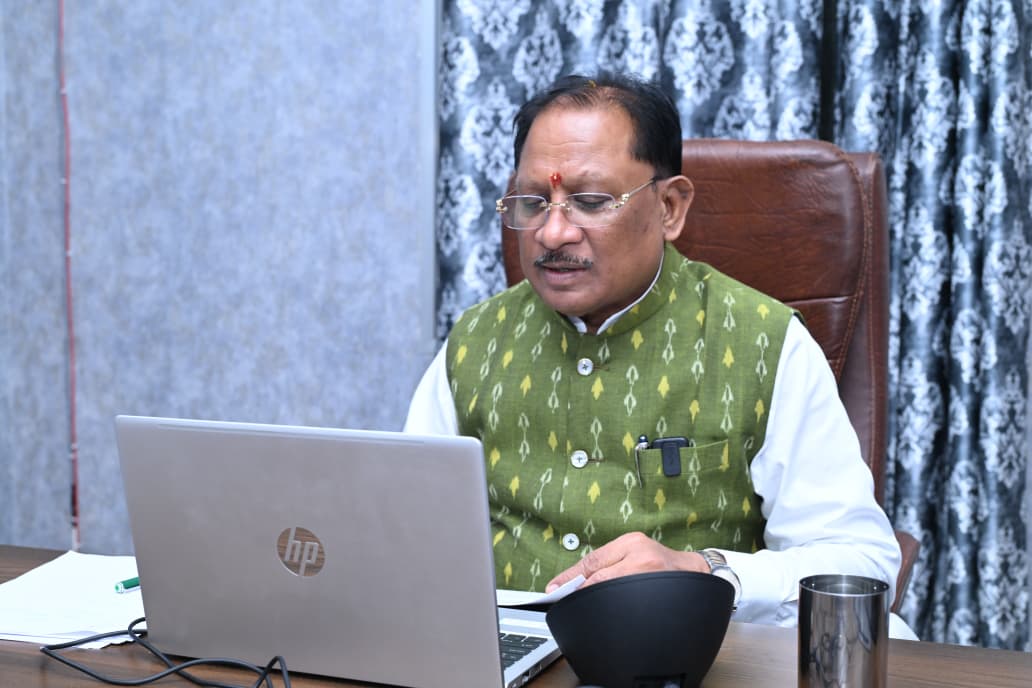 कृत्रिम पैर मिलने से फिर चलने लगे दिव्यांग पुलिस जवान मड़काम मुन्ना