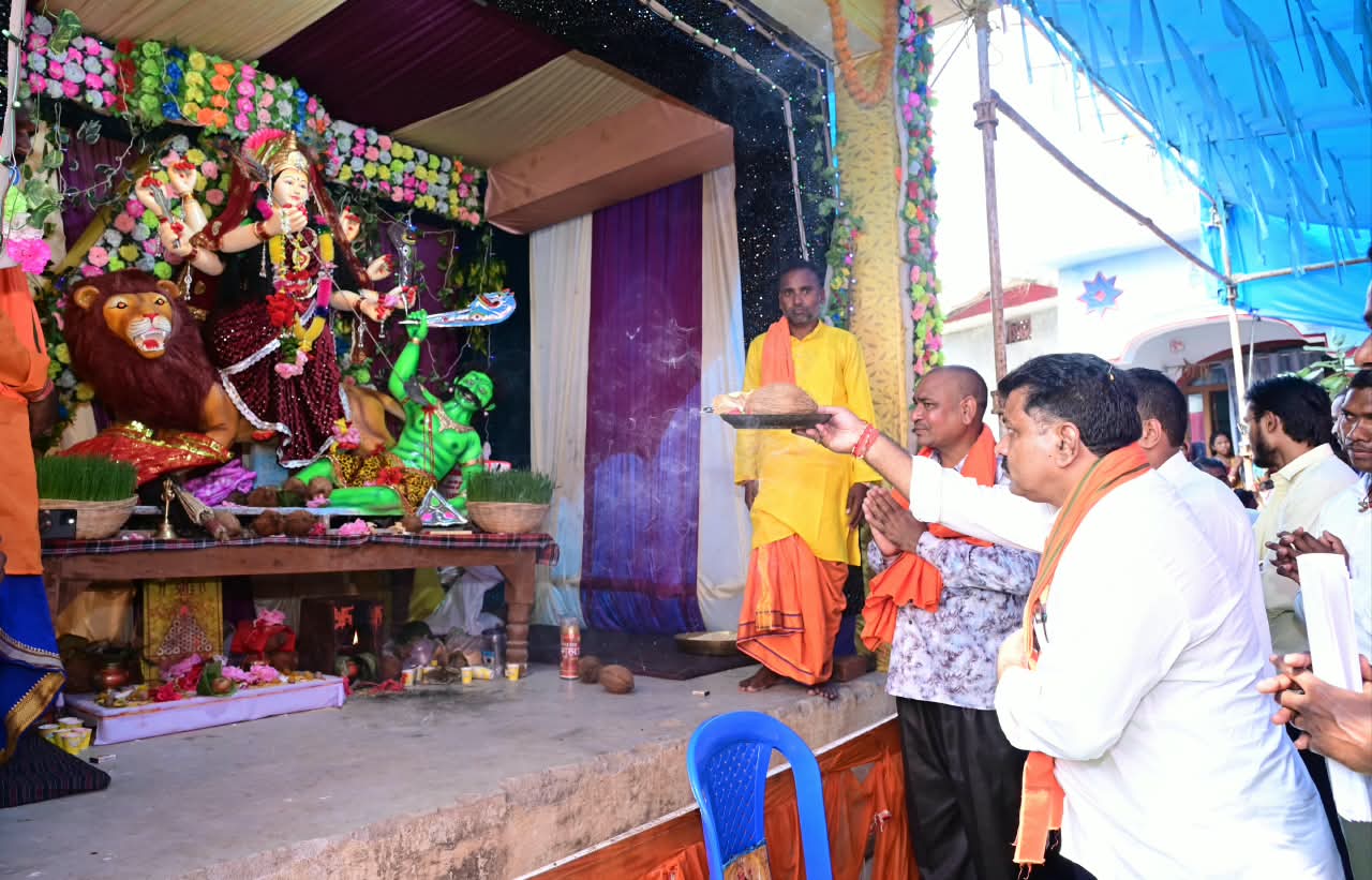 उप मुख्यमंत्री विजय शर्मा ने कबीरधाम के वनांचल गांवों में लगाई चौपाल, ग्रामीणों की सुनीं समस्याएं