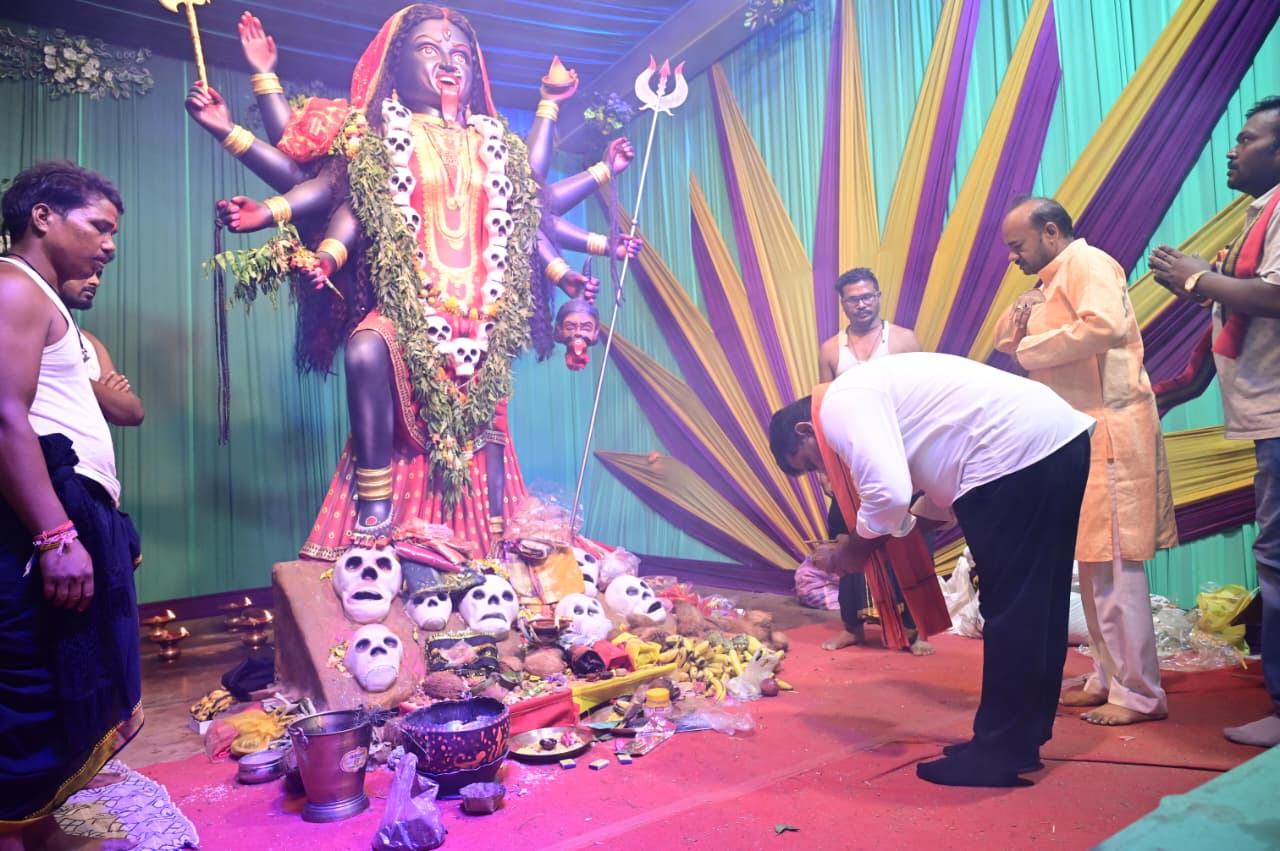 नवरात्रि पर पिपरिया के दुर्गा पंडालों में पहुंचे उप मुख्यमंत्री विजय शर्मा, की पूजा-अर्चना