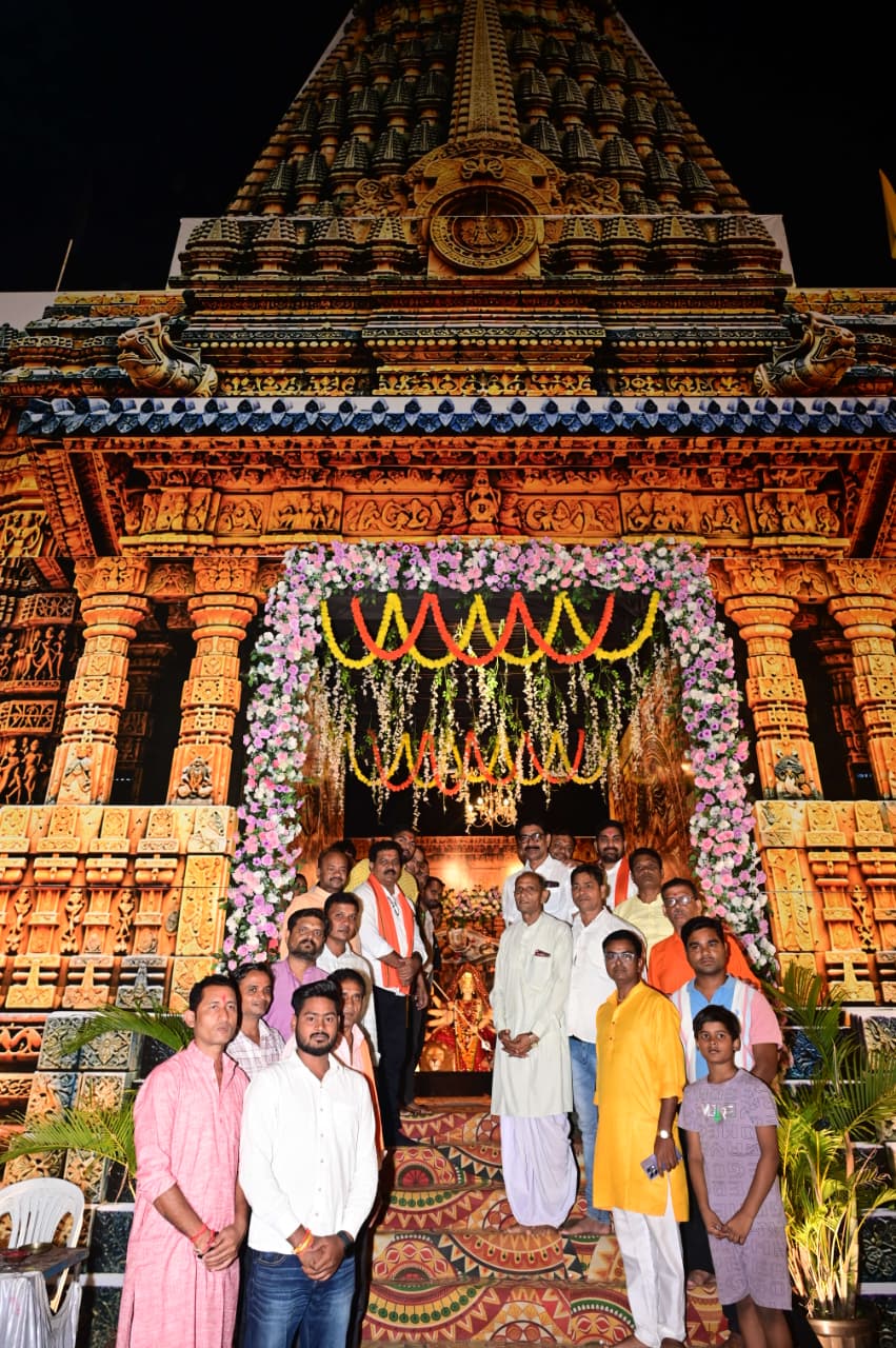 पिपरिया के दुर्गा पंडालों में भक्ति और उत्साह का संगम, विजय शर्मा ने की पूजा-अर्चना