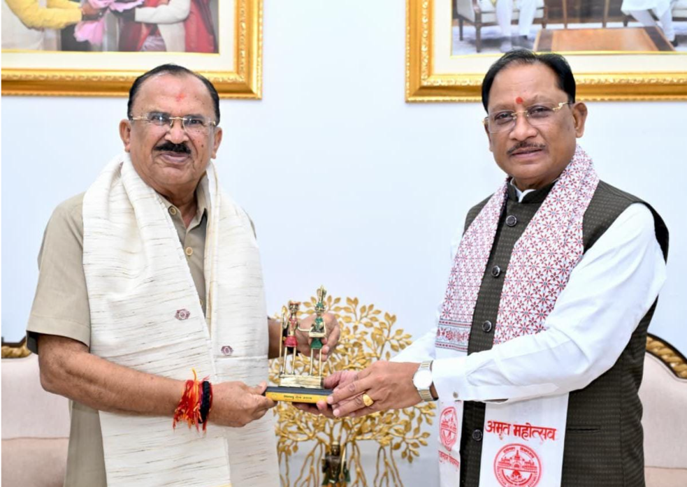 मुख्यमंत्री विष्णु देव साय से राजस्थान विधानसभा अध्यक्ष वासुदेव देवनानी ने की सौजन्य भेंट