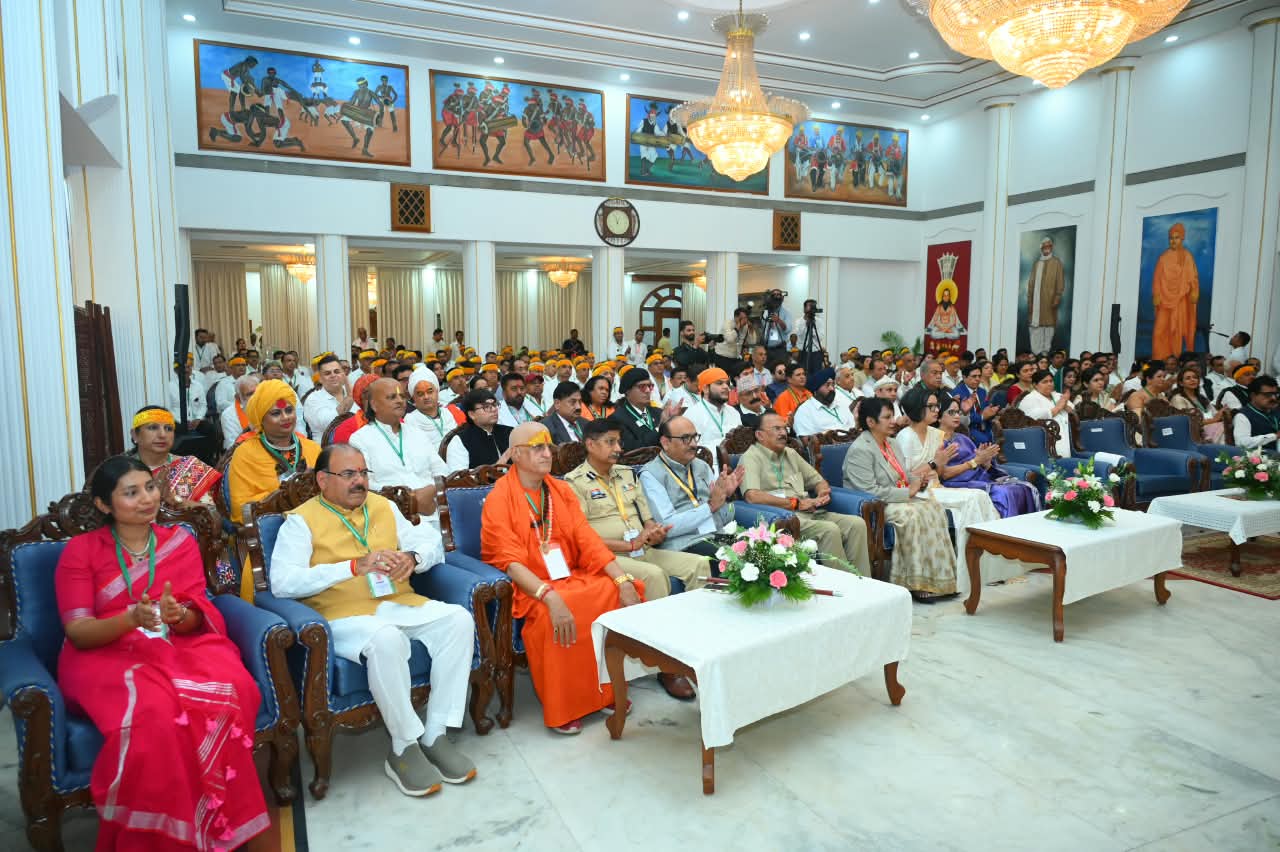 लोकभवन के छत्तीसगढ़ मंडपम में राष्ट्रपति ने किया स्मारक सिक्के का अनावरण