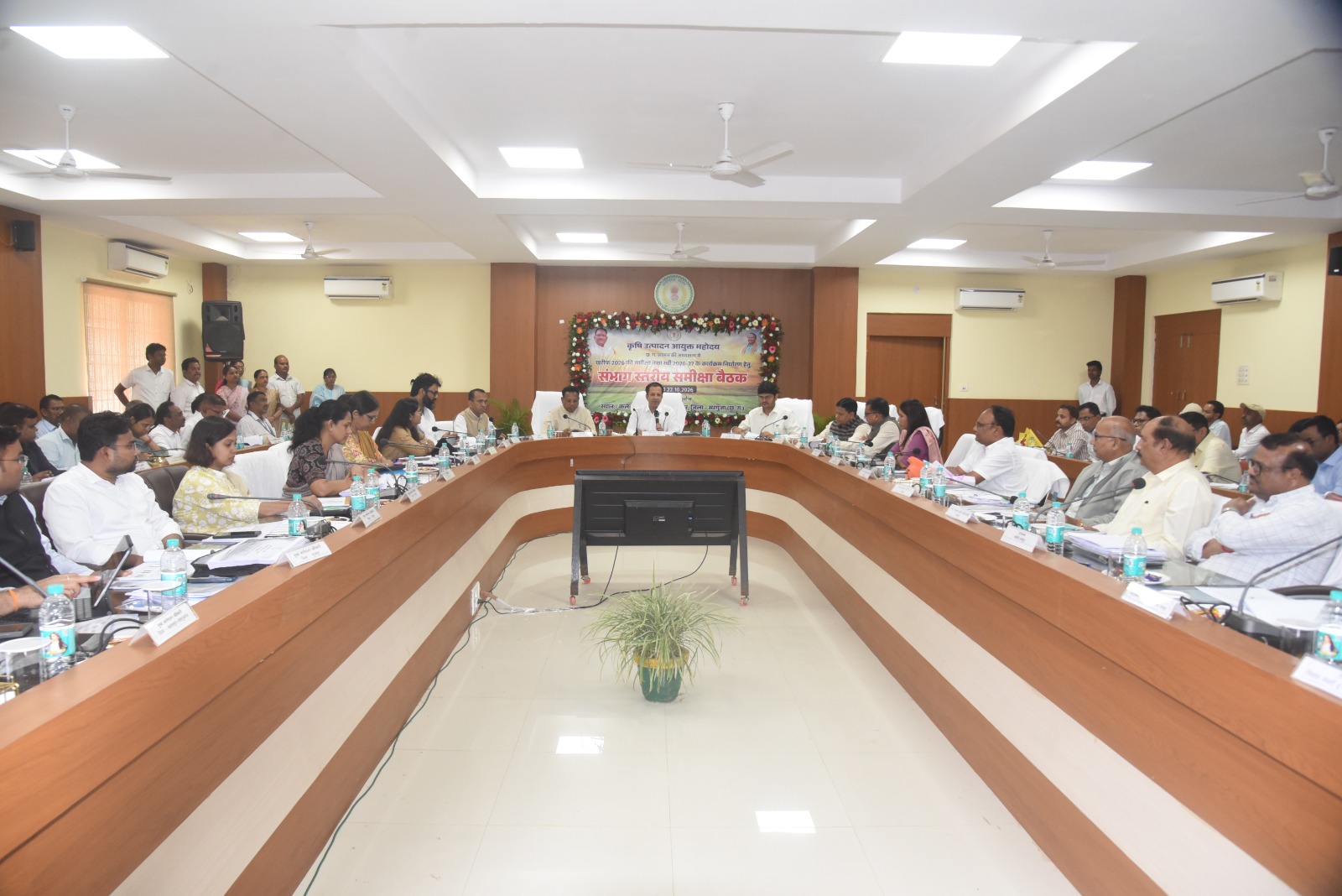 कृषि उत्पादन आयुक्त सिद्धार्थ कोमल परदेशी की अध्यक्षता में कृषि एवं संबद्ध विभागों की संभागीय बैठक सम्पन्न