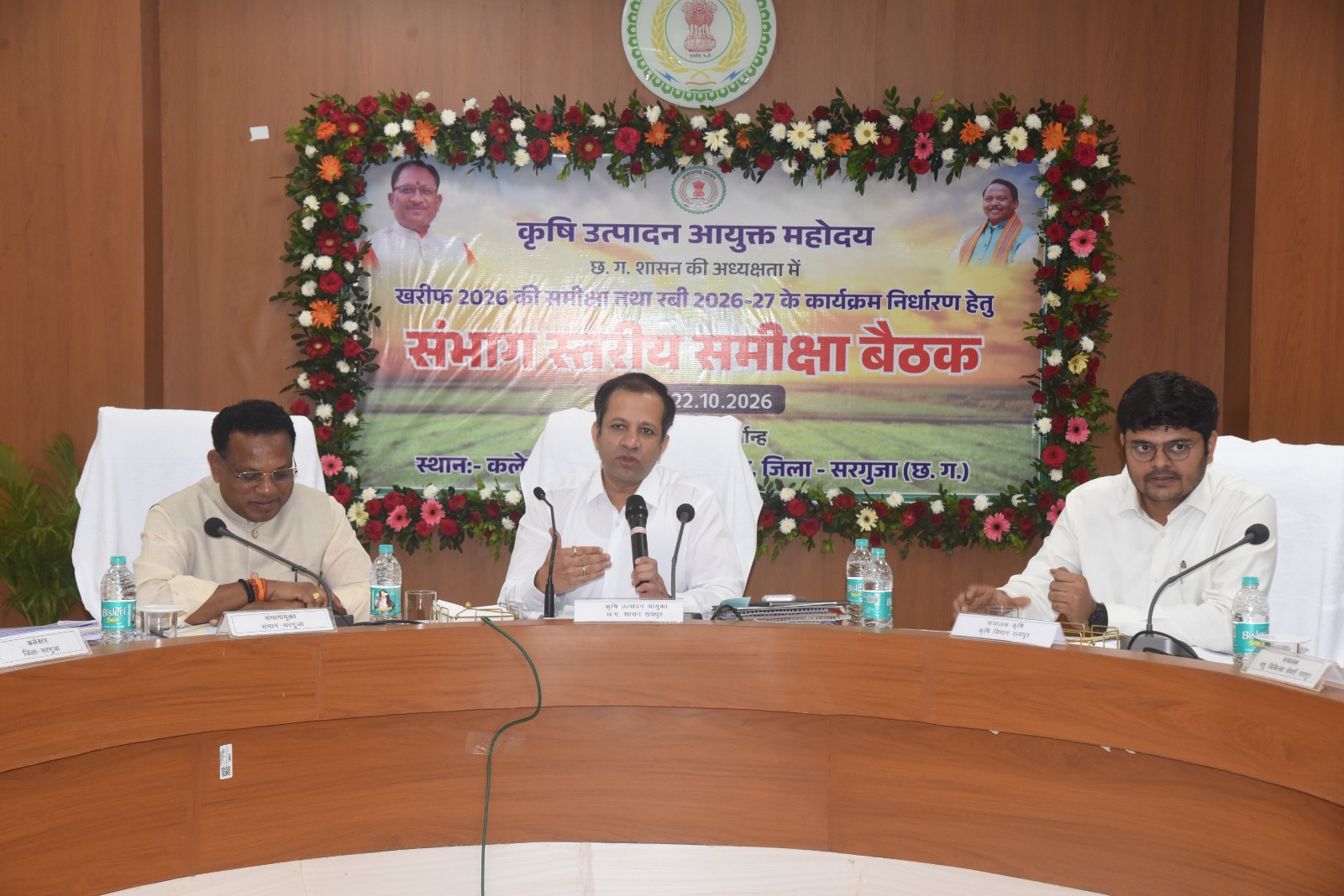 पशुधन विकास योजनाओं की समीक्षा, पशुओं के नियमित स्वास्थ्य परीक्षण और टीकाकरण पर जोर