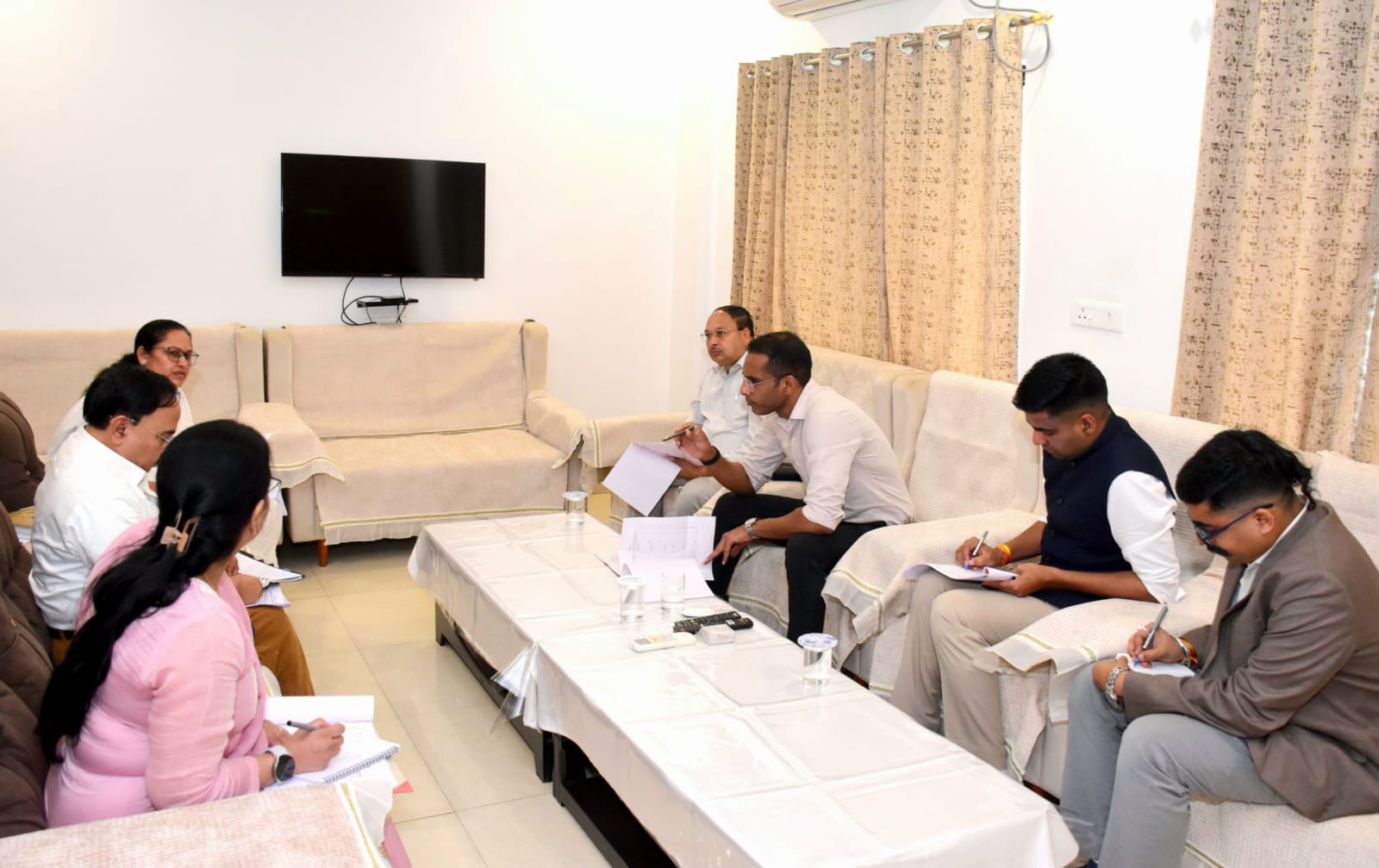 निर्माण कार्यों में लापरवाही बरतने वाले ठेकेदारों पर होगी कार्रवाई, ब्लैकलिस्ट करने के निर्देश