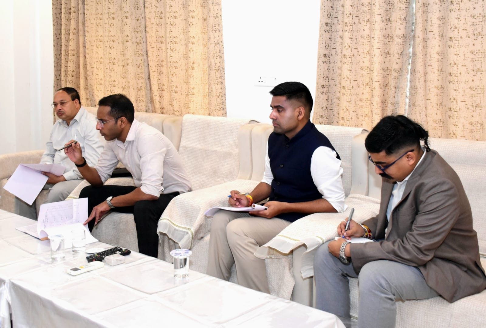 लोक निर्माण विभाग के सचिव मुकेश कुमार बंसल ने निर्माण कार्यों की प्रगति की समीक्षा की