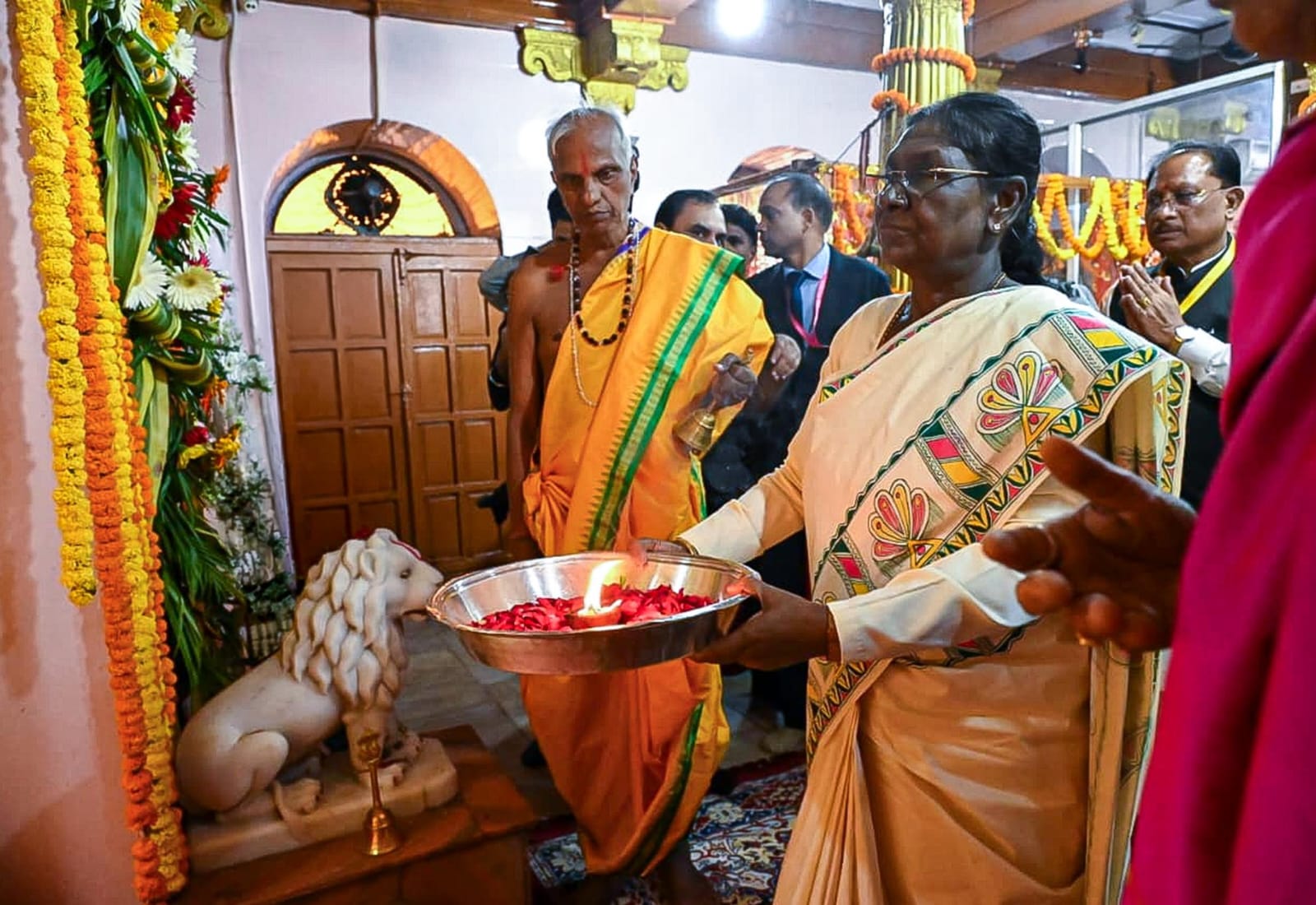 माँ दंतेश्वरी के प्रति बस्तरवासियों की अटूट श्रद्धा, राष्ट्रपति ने की विधिवत पूजा-अर्चना