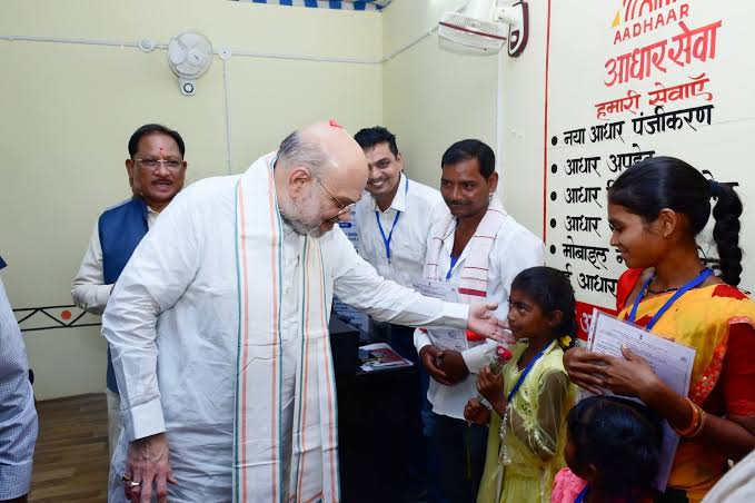 बैंक सखी के माध्यम से गांवों में ही उपलब्ध हो रहीं जमा, निकासी और खाता खोलने जैसी सुविधाएं
