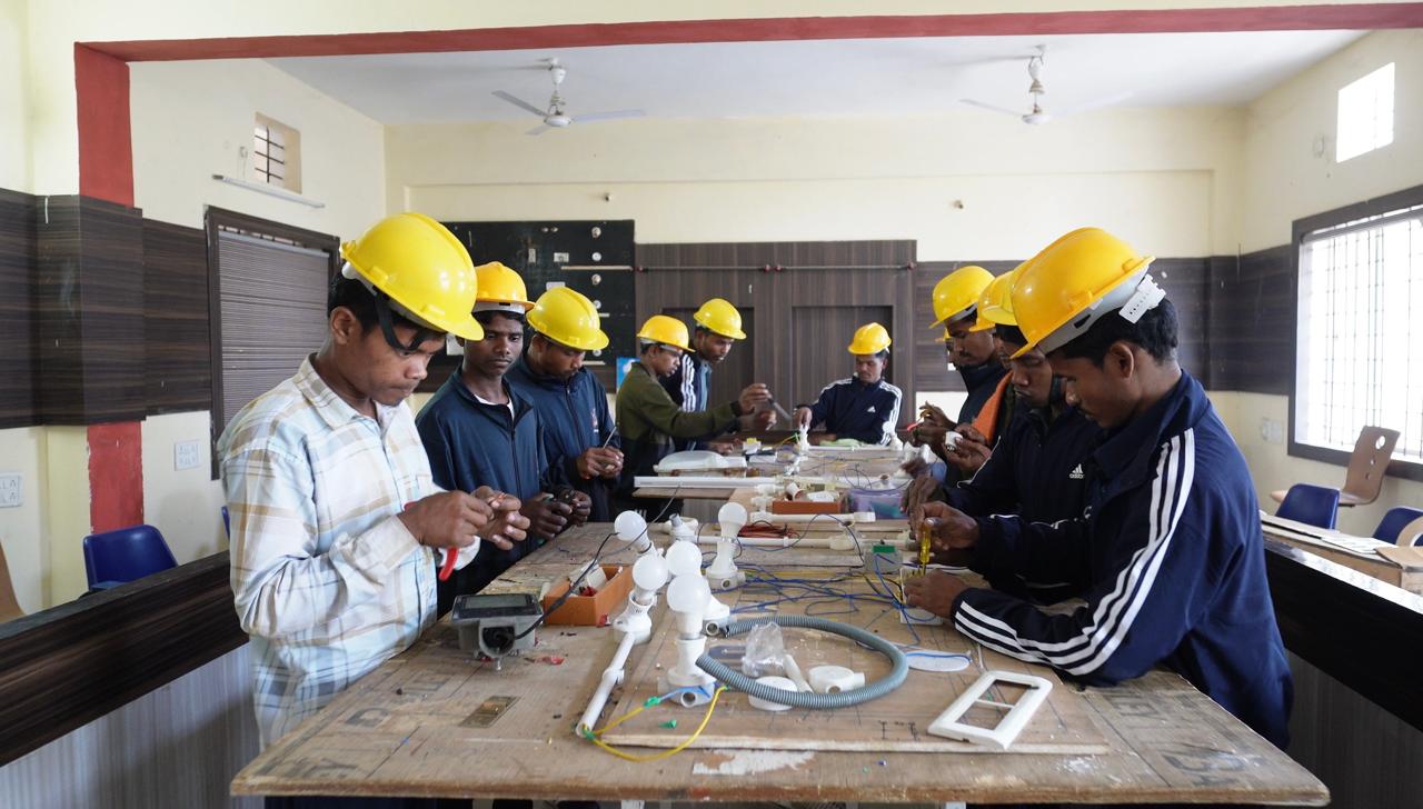नक्सल प्रभावित क्षेत्रों में आवासीय कौशल प्रशिक्षण के लिए 7.80 करोड़ रुपये का प्रावधान