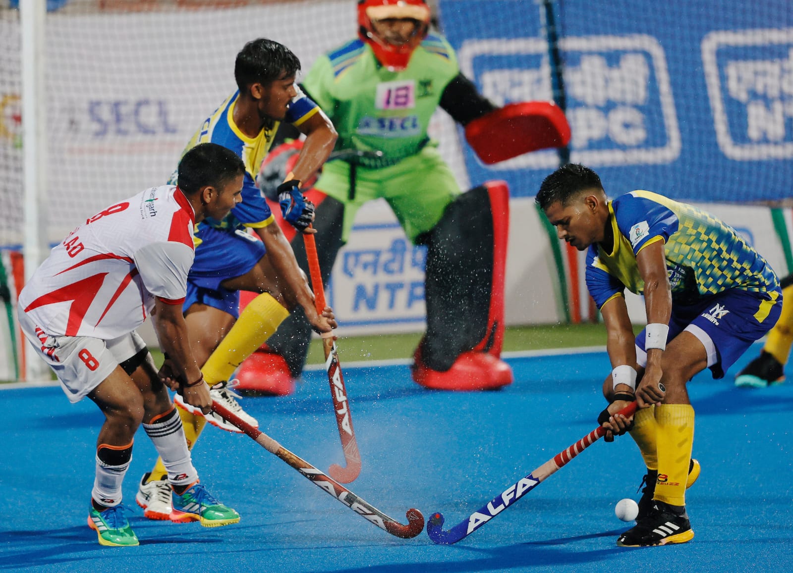 भारी बारिश के बीच न्यायधानी नाइट्स और मैनपाट टाइटन्स का मुकाबला 1-1 से ड्रॉ