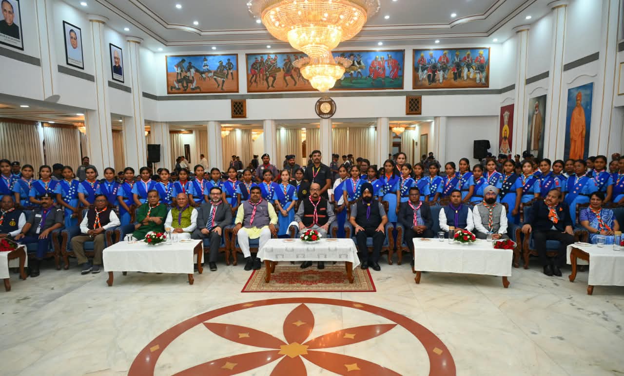 राज्यपाल रमेन डेका ने स्काउट्स-गाइड्स को पर्यावरण संरक्षण के लिए किया प्रेरित