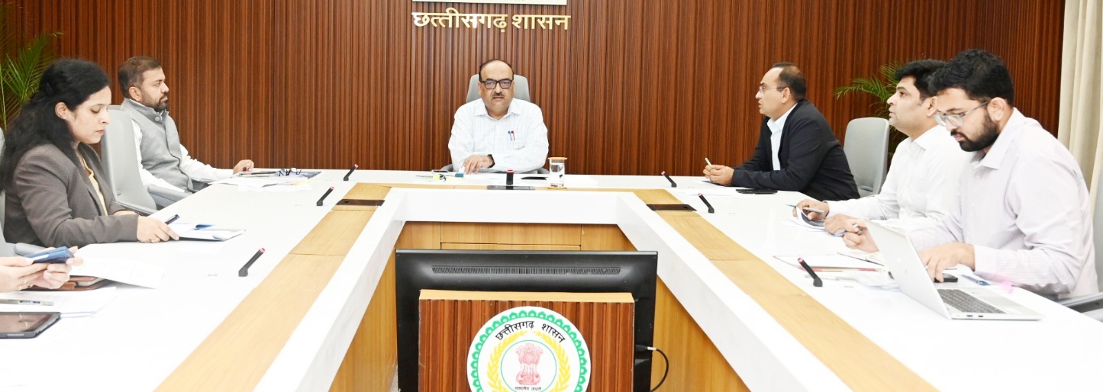 छत्तीसगढ़ में निवेशकों को बेहतर वातावरण देने पर जोर, मुख्य सचिव ने दिए आवश्यक निर्देश