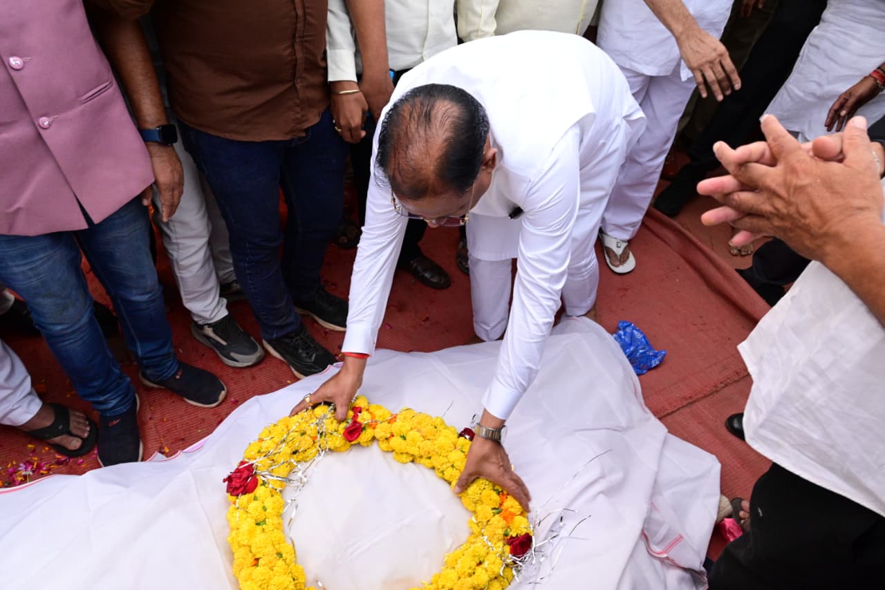 स्वर्गीय डोमनलाल कोर्सेवाड़ा के निधन से मुख्यमंत्री विष्णुदेव साय मर्माहत