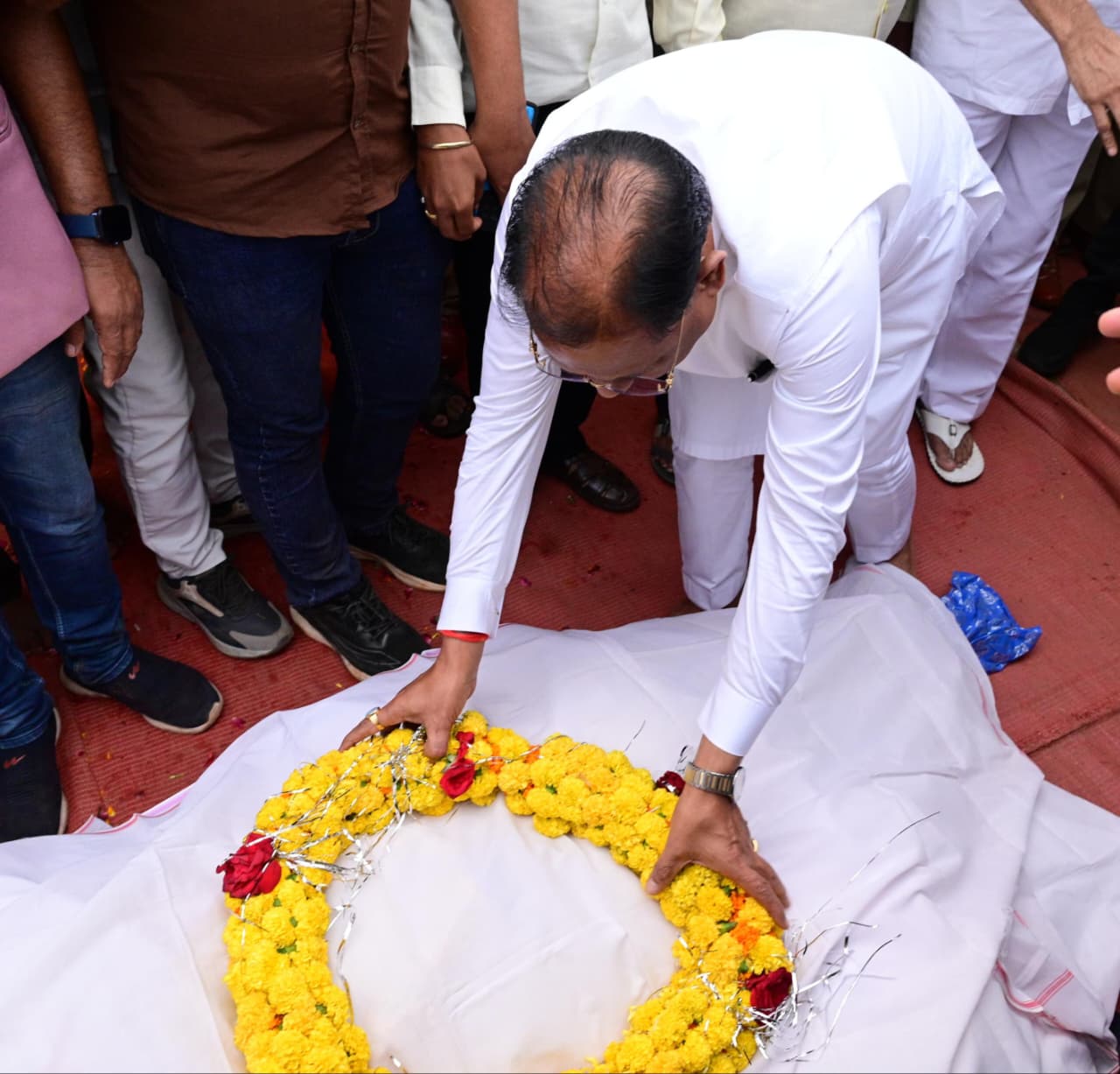 भेण्ड्रा में राजकीय सम्मान के साथ हुआ अहिवारा विधायक डोमनलाल कोर्सेवाड़ा का अंतिम संस्कार