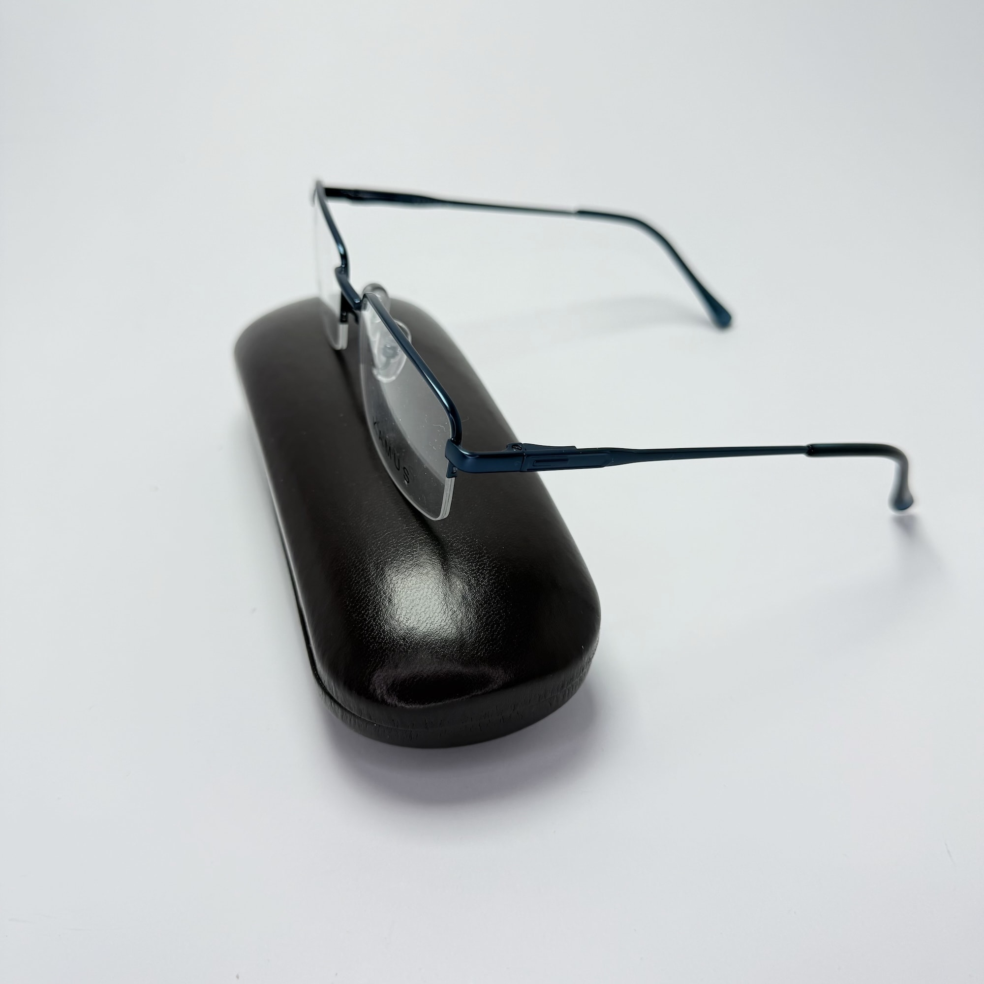 Kamus K2338 - Optika Lumera