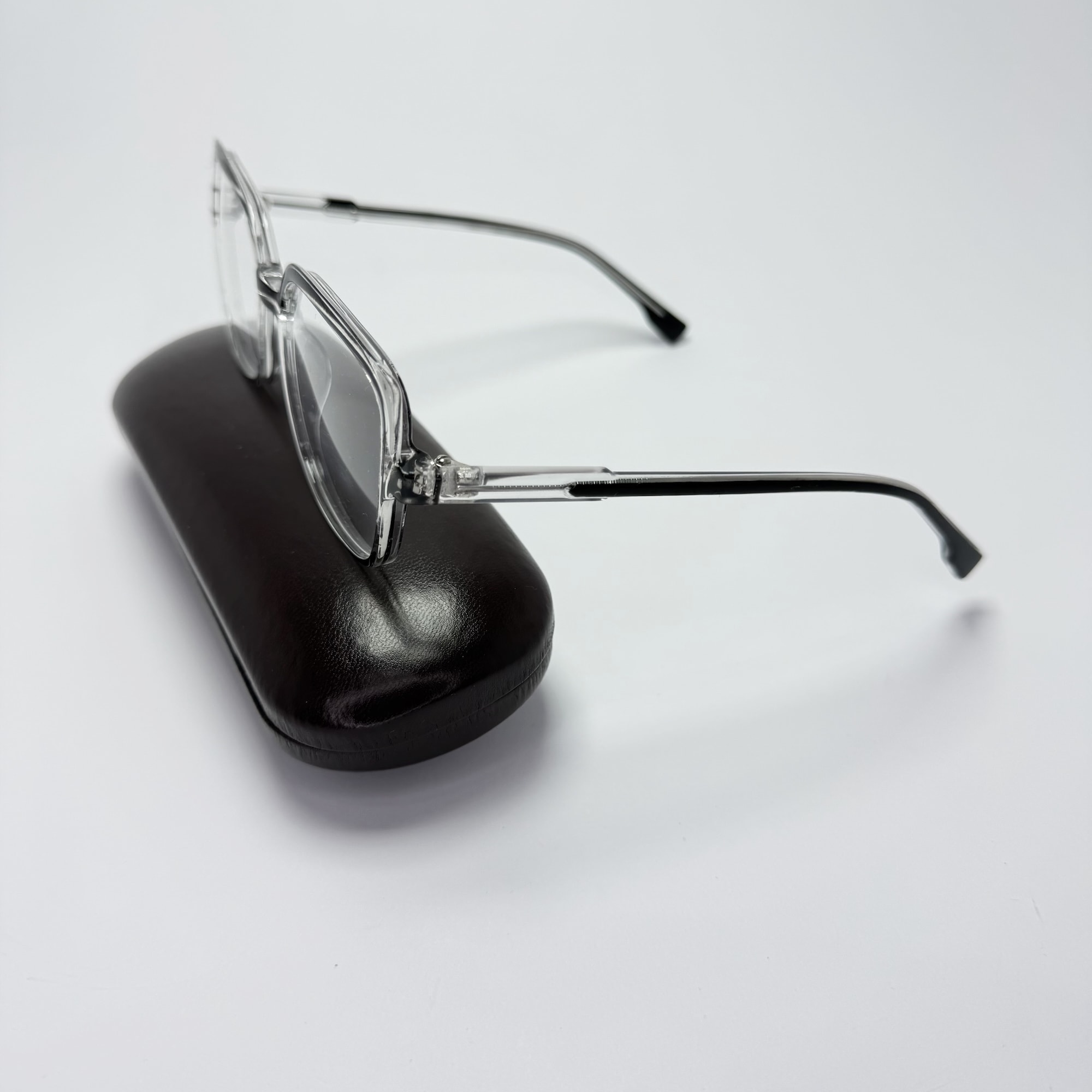 Gio 587 - Optika Lumera