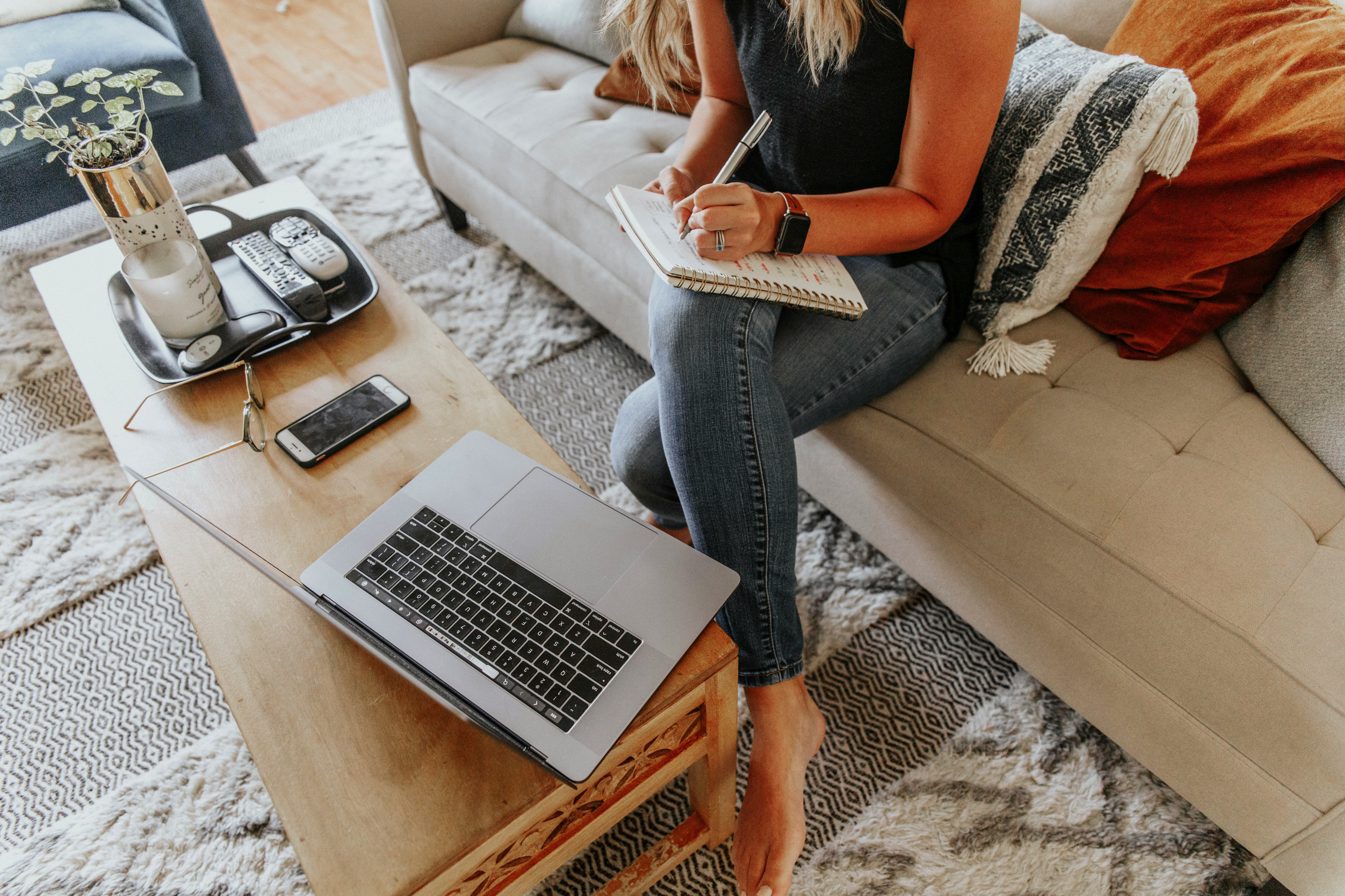 home business ideas for women, entrepreneur ideas for women, business ideas for women at home, business ideas for moms
