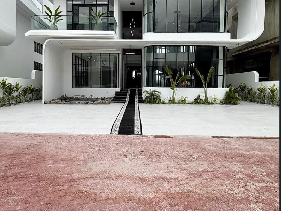 Contemporary 5-Bedroom Fully Detached Home for Sale in Osapa, Lekki — PHOTO-2026-09-27-19-28-35.jpg