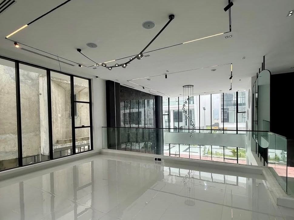 Contemporary 5-Bedroom Fully Detached Home for Sale in Osapa, Lekki — PHOTO-2026-09-27-19-28-53.jpg