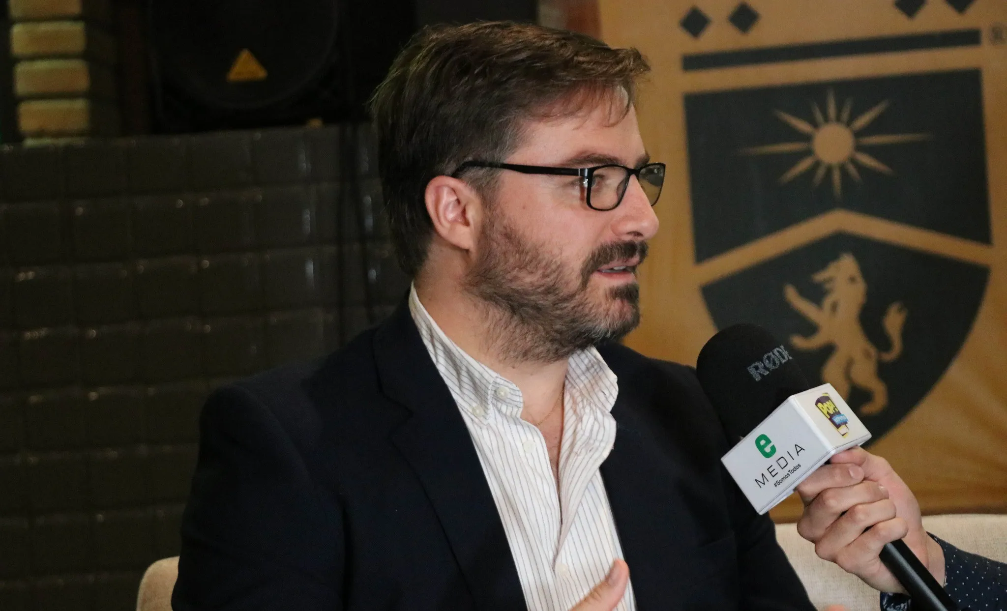 Rafa Lafuente atendiendo una entrevista