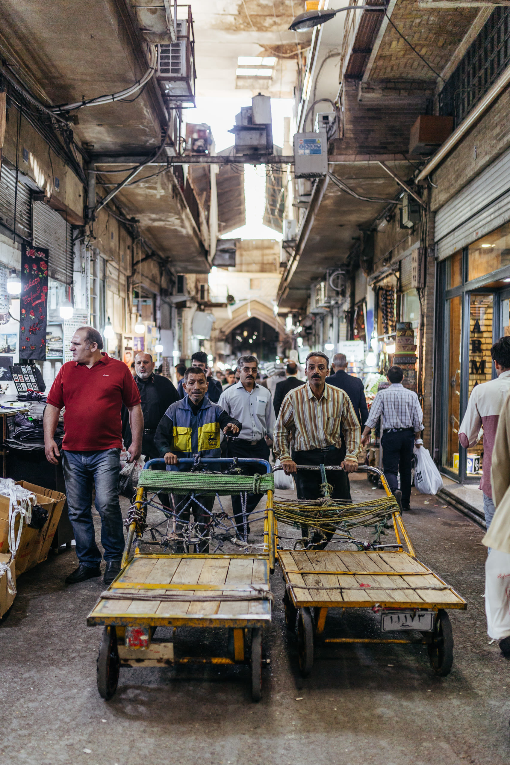There's nothing like wandering around in a Bazaar with a DSLR. You feel like Neo in Mouse's simulation - all eyes are on you...