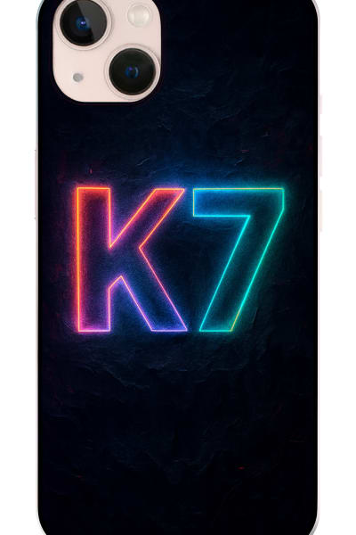 Apple iPhone 13 - Ortasinda K7 Yazili Siyah Süper Kilif