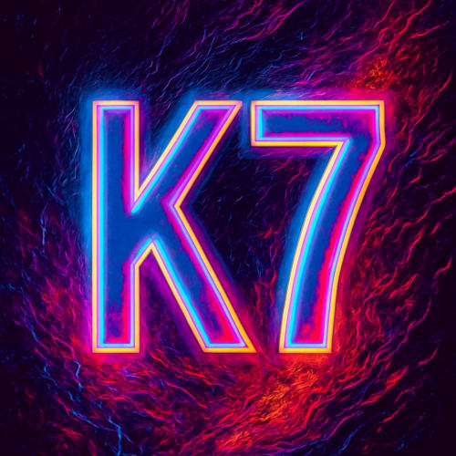 Siyah kılıf K7 yazısı