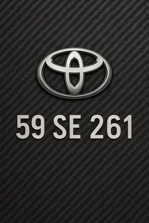 Toyota logolu arka plan karbon olacak şekilde kılıfın bir kısmındada 59 SE 261 yazsın. Gerçekçi Fotoğraf: Yüksek çözünürlüklü, gerçek bir fotoğraf gibi net ve detaylı. Orta Kısımda: Kılıfın ortasında, daha belirgin bir yerleşimle. Dokulu ve Derin: Ka