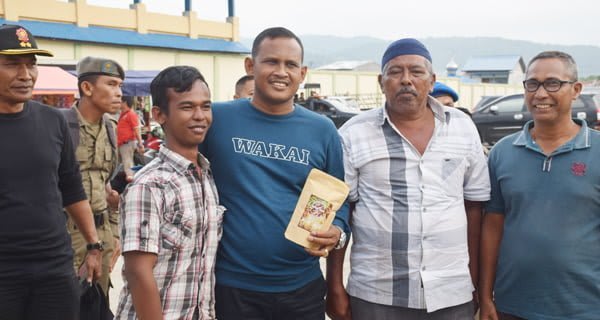 Kesan di Stadion Seribu Bukit, Sebungkus Kopi Gayo Lues Untuk Bang Rocky